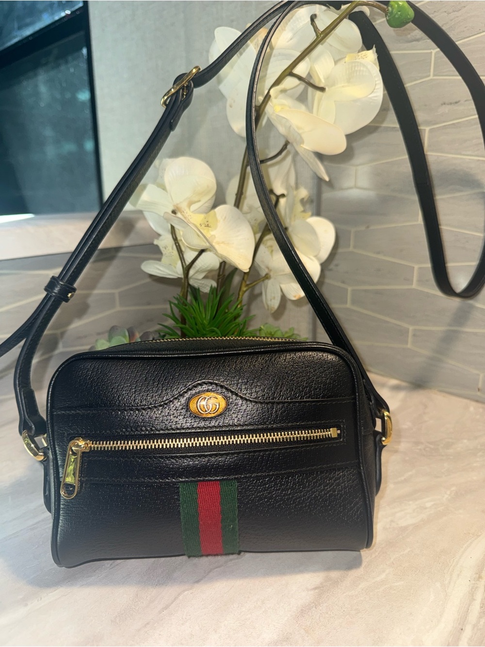 LikeNEW Gucci Authentic Leather Crossbody Signature Green/Red My Personal Closet